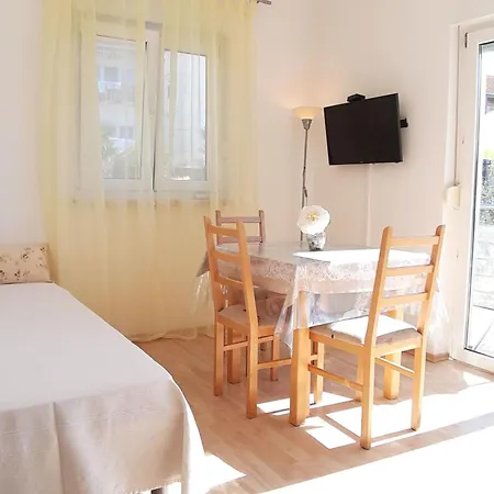 Mit Balkon Fuer Drei Personen By Interhome Appartamento