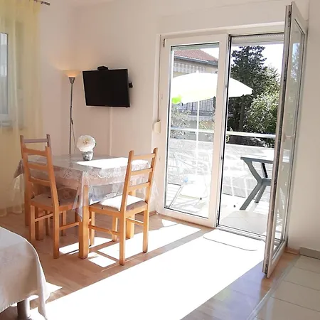 Mit Balkon Fuer Drei Personen By Interhome