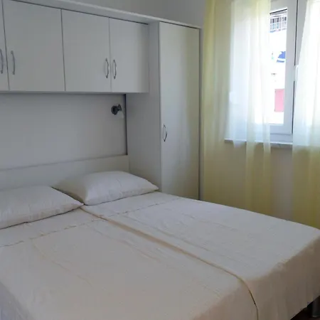 Mit Balkon Fuer Drei Personen By Interhome Appartamento