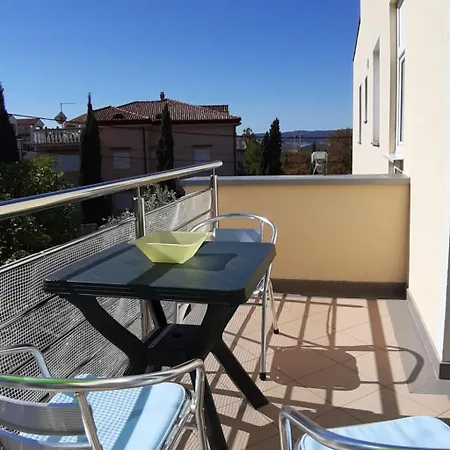 Mit Balkon Fuer Drei Personen By Interhome Appartamento Selce