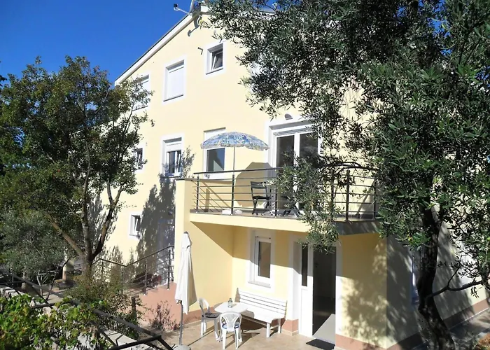 Mit Balkon Fuer Drei Personen By Interhome Lejlighed