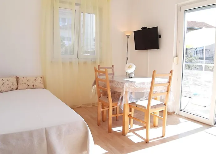 Mit Balkon Fuer Drei Personen By Interhome Lejlighed