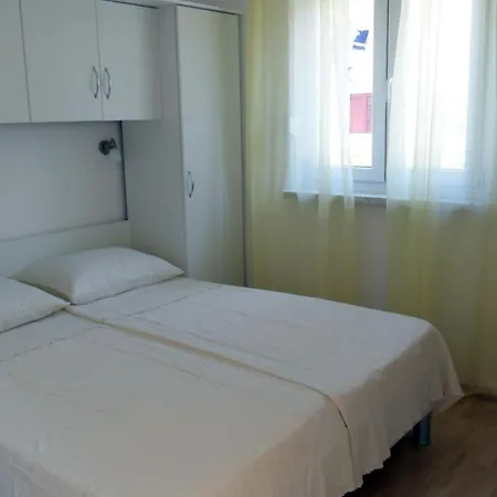 Mit Balkon Fuer Drei Personen By Interhome Apartmán