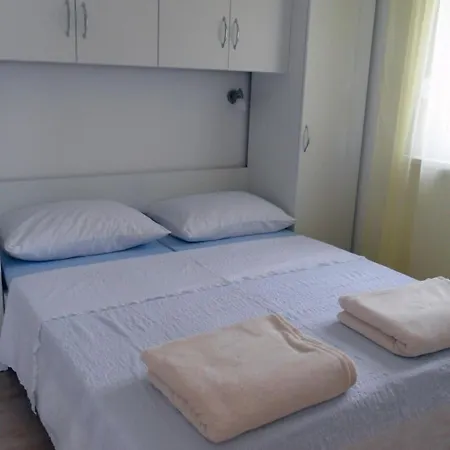 Apartmán Mit Balkon Fuer Drei Personen By Interhome