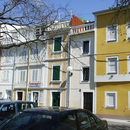 Mit Balkon Fuer Drei Personen By Interhome Apartmán *