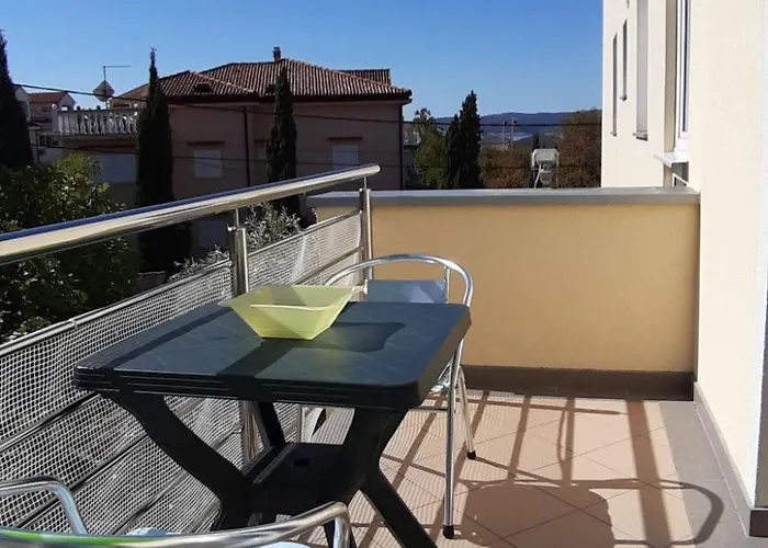 Mit Balkon Fuer Drei Personen By Interhome Apartamento Selce